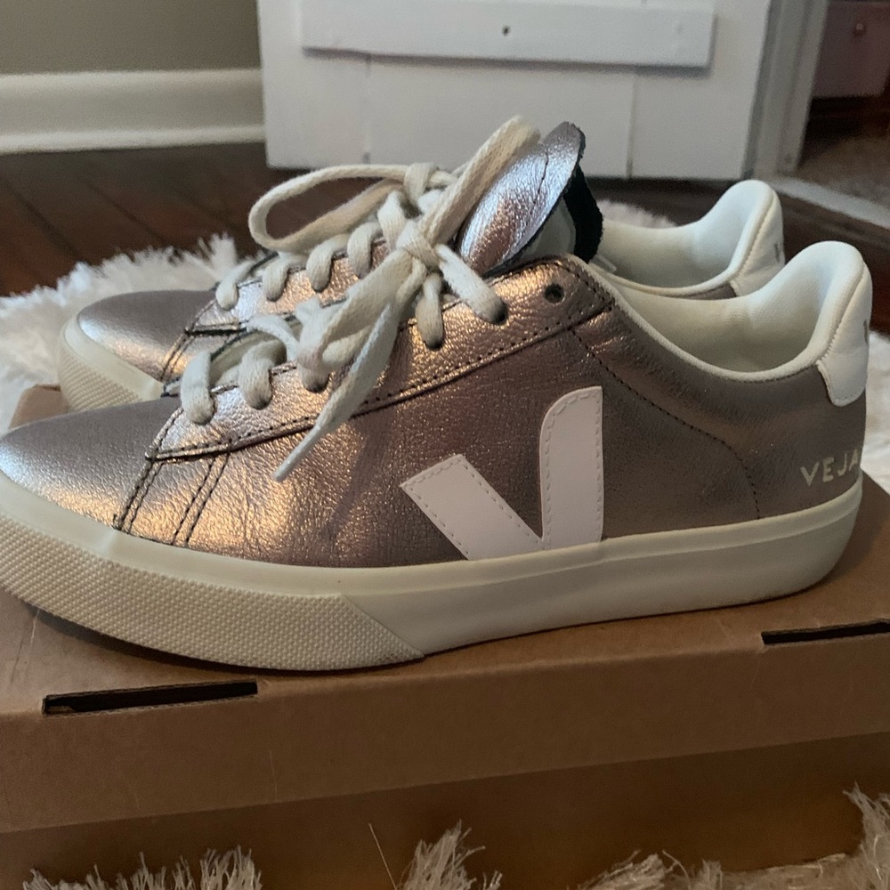 Veja bronze leather shoe